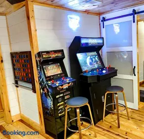 Cozy Mountain Cabin- Family Friendly, Hot Tub, Firepit, Fireplace, Game Room, Retro Arcade - 10 Minutes from Downtown Blue Ridge! - Image 3