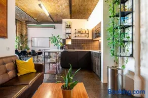 Loft & Artist Studio in an Industrial Creative Hub - Image 4