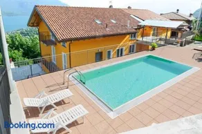 Spacious Apartment in Vercana with Jacuzzi - Image 1