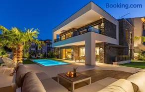 Superb Design Villa Medulin - Image 2