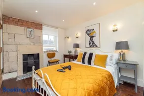 Heron Stays Bath- Charming Village Cottage, 3 Bedrooms, Parking, Garden, Just 3 Miles to Bath Centre, Sleeps 6 - Image 4