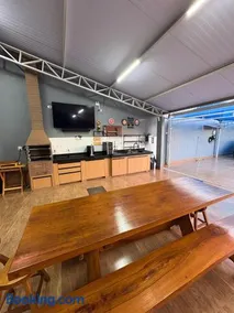 Casa ampla com piscina e lazer completo a 1h do Autódromo de Goiânia - Image 4