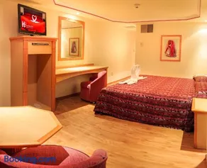 Hotel Revolución - Image 5