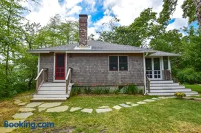 10 ft from Crystal Lake New renovation - Image 3