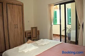 Luxurious apartment at top location with scenic mountain view - Image 3