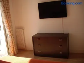 Appartement moderne à Antibes - 50 m² - Vue sur jardin - Image 3