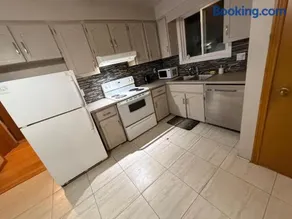 Homestay at Heart Of Kitchener-Free Wifi & Parking - Image 2