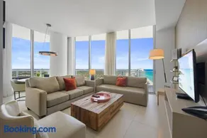 Beautiful Beachfront Penthouse - Image 3
