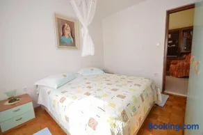 Franka 1 Apartment with terrace near the Beach, Artatore Mali Lošinj - Image 2