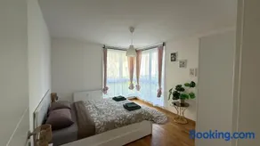 Modern 2 Room Apartment with Balcony in Dresden - Image 1