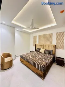 Luxury 1-Bed and 2-Bed Gulberg V - Image 3
