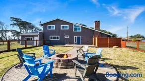 Oceanview 5 bedroom hot tub, firepit & dog run - Image 4