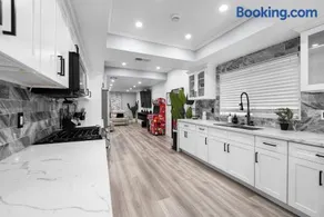 Spacious 4-bedroom Glendora Super House - Image 2