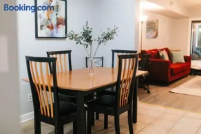 3-Bed Athens Getaway right near UGA with Pool and Parking and SmartTV - Image 1