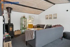 Cosy Beachfront Holiday Home For Families - Image 4