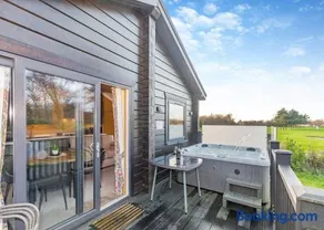 2 værelses bolig i Snainton Luxury Lodges - Image 1
