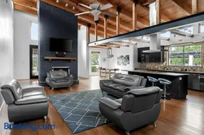 Private Hill Country Estate on 4 Acres l Pool - Image 3