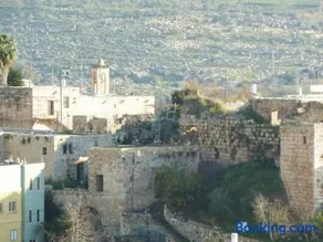 Near the King's castle - Image 2