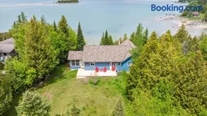 Tranquil 4BR Waterfront Island Retreat - Image 1