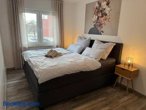 Moderne Wohnung mit Parkplatz und Kaffeevollautomat - Image 1
