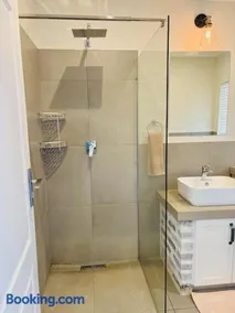 Pont de Val Studio Apartment - Image 5