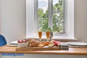 Cozy 2BR - 2 King Beds & 2 Parking - 8min to Old Town - Image 3