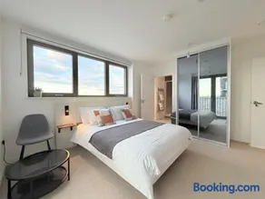 Riverside Rooms and Apartments - Image 2