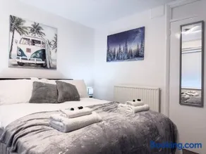Immaculate 5 Bedroom House - Image 2