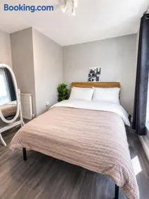 Delwin Place - Quiet Stay & Sparkling Bathroom - Image 1