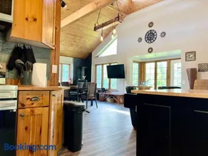 Lovely Muskoka Waterfront Cottage-Hot tub & Sauna! - Image 1