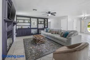 Cozy 3 Bedroom Home - Image 3