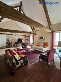 Authentic winemaker's house in the heart of Irancy - Image 1