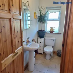 Spacious Twin Bedroom in Listowel - Image 4