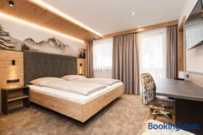 Triple room, shower, toilet - Image 5