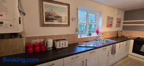 Rhubarb Retreat - Stylish House, Sleeps 5, 10 mins to Durham City & Parking & Garden - Image 5