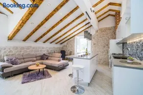 Top Location Three Bedroom Apartment - Image 5