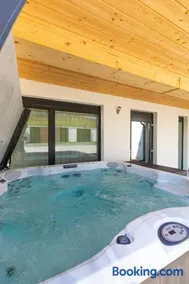 Aszúvilág Rezidencia with Sauna & Jacuzzi - Image 2