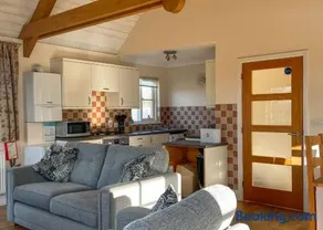 Oak Farm Lodges - Image 4