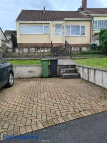 Stylish family home with free parking near Bristol & Bath - Image 3