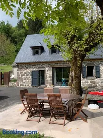 Charmante maison Salers Cantal - Image 1