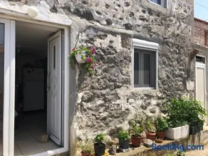 Traditional country house - Image 1