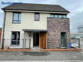 Holiday Home In Cardiff. Sleeps 6 - Image 1
