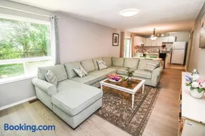 Lake Simcoe 4 Bedroom Family Home Ideal Toronto Area Retreat - Image 2