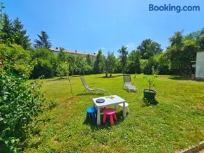 House in center of Gospic with big garden - Image 1