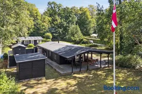 Modernised Cottage Near Woods And Beach - Image 4