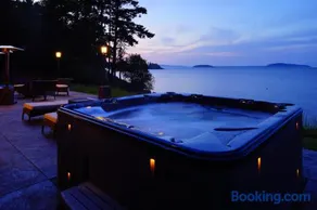 Beach Kayaks Hot Tub Private Cottage - Image 1