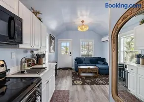 Coastal Haven Minutes From Beaches and Downtown - Image 2