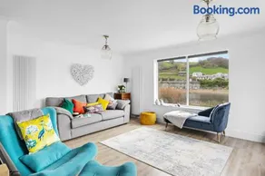 Swan's Nest - River view, Close to beach, Garden - Image 2