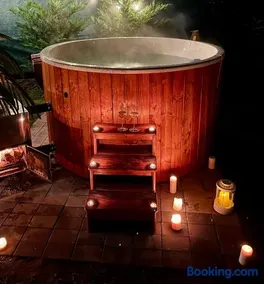 Gesztenyeház guest house with hot tub - Image 4