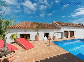 Appartement de vacances avec terrasse, jardin et piscine | Vue mer | Idéal pour le télétravail - Image 2